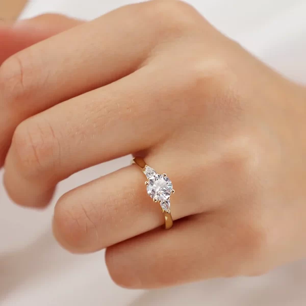 BLOSSOM Round Lab Diamond & Pear Lab Diamond 18k Yellow Gold Trilogy Ring - Image 4